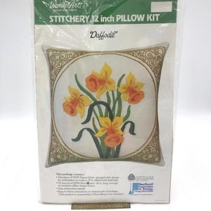 Vintage WonderArt Stitchery 12" Pillow Kit Daffodil Needlecraft #5601